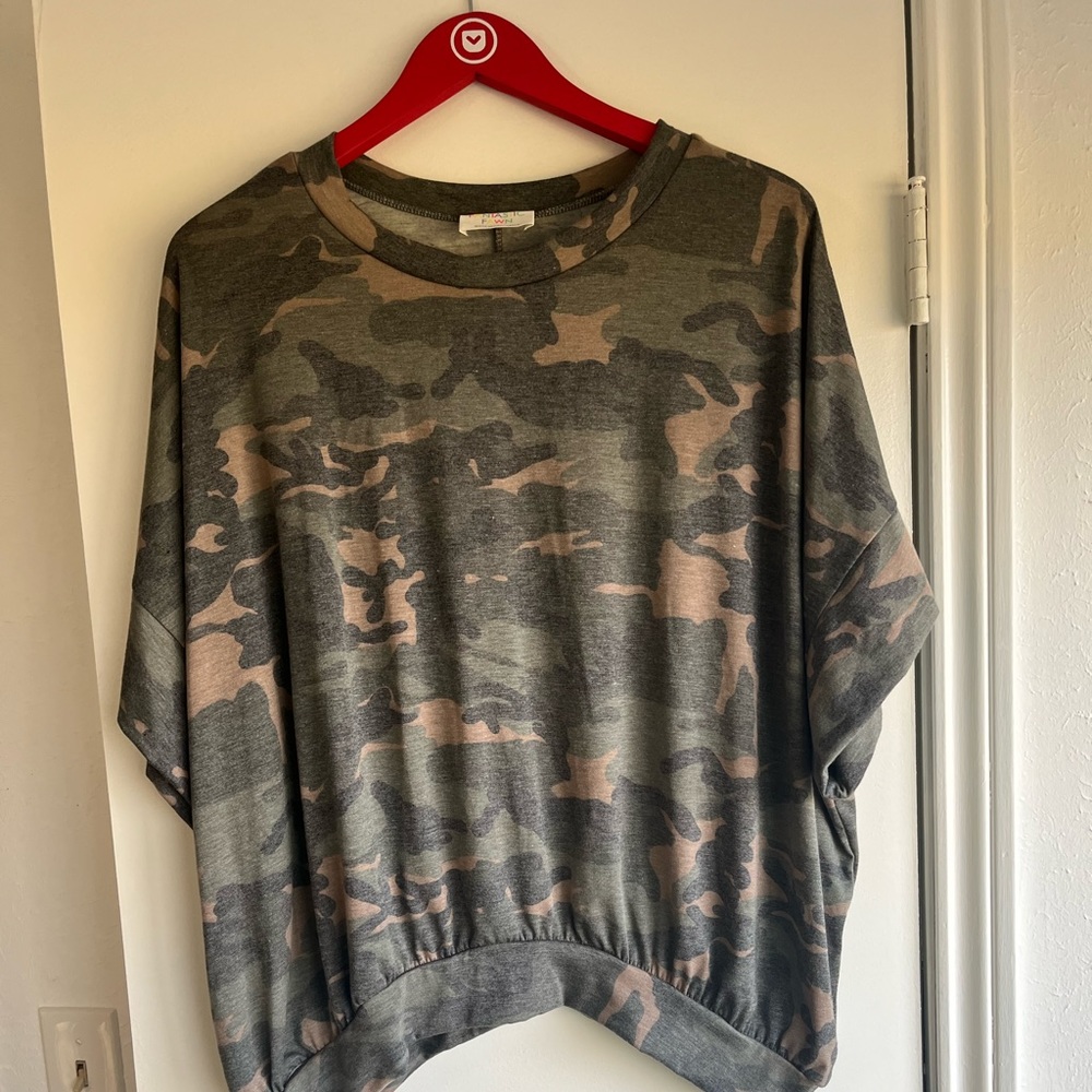 NWOT - Camo Tee with banded waist - Fantastic Fawn - M